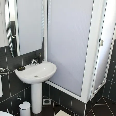 Black And White Spacious Хвар