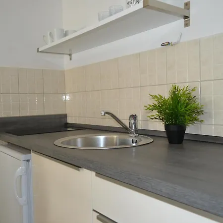Black And White Spacious Апартаменти *